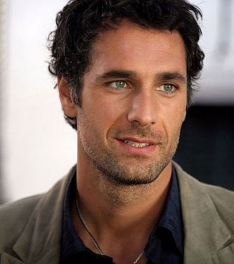 Raoul Bova Net Worth: Raoul Bova is an Italian actor who has a net worth of $5 million dollars. Description from celebritynetworth.com. I searched for this on bing.com/images Raoul Bova, Stil Masculin, Colton Haynes, Italian Men, Jason Statham, Actrices Hollywood, Chris Pine, Charlie Hunnam, Bradley Cooper