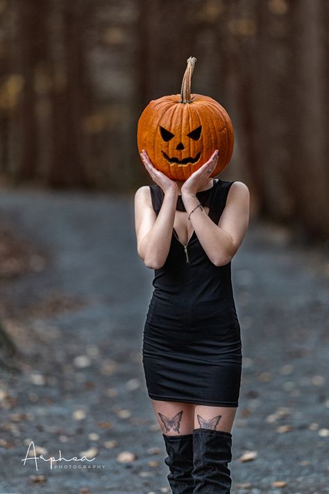 Pumpkin Shoot, Pumpkinhead Photoshoot, Halloween Photoshoot, Pumpkin Head, Photoshoot Poses, Photoshoot Ideas, Halloween Ideas, Leather Skirt, New York