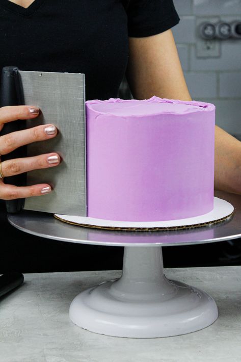 Learn how to frost a cake smoothly! I share everything you need to know to smooth buttercream on a cake in this step by step tutorial. Vanilla Layer Cake Recipe, Ice A Cake, Frost A Cake, Smooth Icing, Purple Cakes Birthday, How To Make Icing, Cake Frosting Recipe, Purple Cakes, Layer Cake Recipes