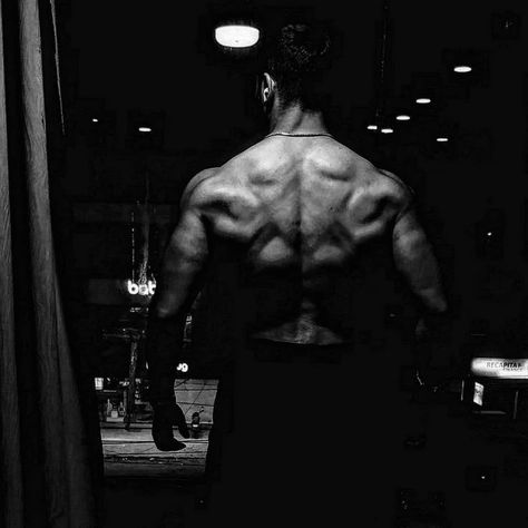 Gym Posing, Gym Pose, Calisthenics Motivation, Beginner Calisthenics, Calisthenics Body, Men Back, Aesthetic Gym, Gym Art, Strong Back