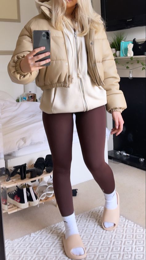 Brown Legging Gym Outfit, Brown Leggings Outfit Aesthetic, Brown Ribbed Leggings Outfit, Dark Brown Leggings Outfit, Light Brown Leggings Outfit, Brown Leggings Outfit Winter, Beige Leggings Outfit, Hairstyles 2023 Women, Brown Leggings Outfit