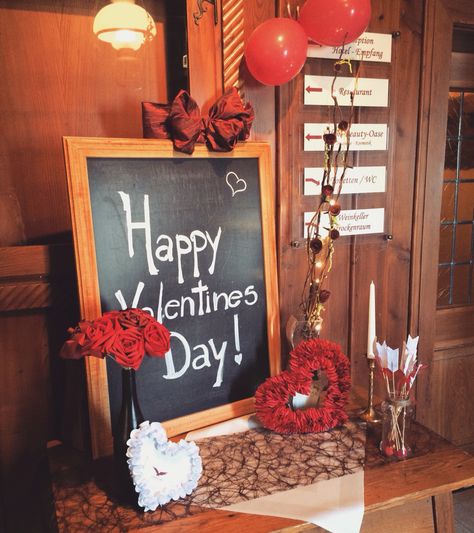 Valentine Restaurant Decor, Valentines Day Decorations Restaurant, Valentines Week, Valentine Days, Decoration Restaurant, Valentines Day Dinner, Valentine Theme, St Valentin, Valentines Day Decorations