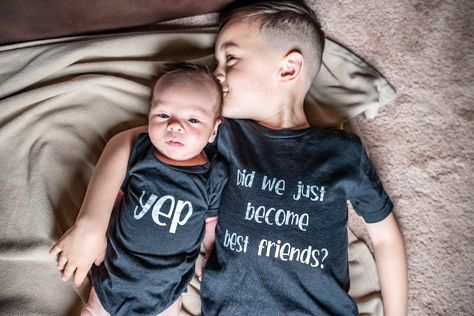 Siblings Shirts, White Shirt Bodysuit, Baby Siblings, Best Friends Matching, Matching Sibling Shirts, Big Brother Tshirt, Black Onesie, Best Friend Match, New Sibling