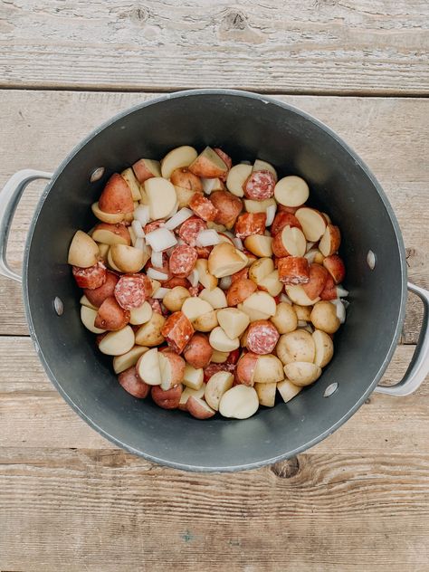 Mennonite Farmer Sausage Soup - The Beauty Revival Best Wonton Soup, Dutch Butter Cake Recipe, Sausage Dumplings, Pork Wontons, Farmer Sausage, Dutch Butter Cake, Wonton Soup Recipe, Quick Soup, Cubed Potatoes