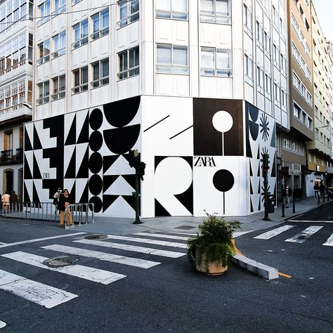 ZARA Man Mural on Behance Black And White Store, Geometric Branding, Super Graphics, Geometric Black And White, Polygon Modeling, Zara Men, Window Graphics, Front Wall, Graphic Ideas