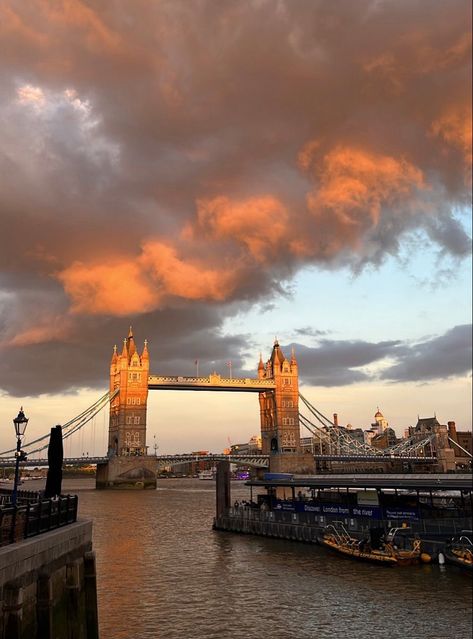 Sunset Aesthetic London, London Asethic, London Vision Board Aesthetic, Sunset In London, The Uk Aesthetic, Vision Board London, Tower Bridge Aesthetic, London Trip Aesthetic, London Vision Board