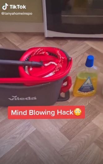 You've been cleaning your floor wrong... woman shares simple hack to get sparkling floors in seconds Deep Cleaning Floors, Washing Floors Cleaning Tips, Moping Floors Cleaning, Cleaning Floor Hacks, Mop Water Solution, How To Mop Floors, Floor Mopping Hacks, Mop Bucket Cleaning Solution, Moping Floors Tips Cleaning Hacks