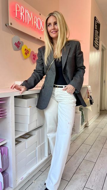 Donna Ida Jean Queen on Instagram: "Team, are you ready for white jeans yet? 🙋🏼‍♀️ Let’s take a closer look at Jess in Ecru in collaboration with @thefashion_lift 🤍 These are a lower rise and a straight leg with abrasions. I teamed them with black @ysl sandals and belt. #donnaidagirls #whitejeans #whitedenim #londonfashion #londonstyle #londonstreetstyle" Ecru Straight Leg Jeans Outfit, Straight Leg Jeans Outfit, Straight Leg Jeans Outfits, Ysl Sandals, London Street Style, Styling Ideas, White Denim, London Fashion, Jean Outfits