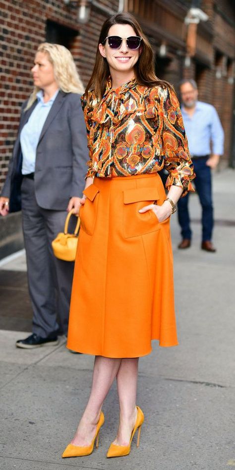 ac796a52db3f16bbdb6557d3d89d1c5adesc36369686ri Anne Hathaway Style, Outfit Designer, Orange Skirt, Armani Prive, Skirt And Blouse, Anne Hathaway, Fashion Weeks, Inspired Outfits, 가을 패션