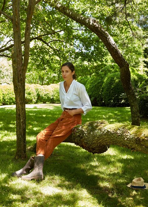 Miranda Brooks, Gardening Outfit, Anna Wintour, Landscape Artist, Pose Reference Photo, Landscape Architect, Garden Styles, Garden Inspiration, Aesthetic Clothes