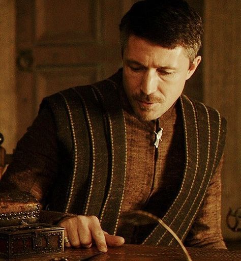 ever get a sudden and overwhemling feeling of "omg i really love this character so much if they die i die too and i want to wrap them in a blanket and feed them cupcakes and protect them from all the haters out there"? #littlefinger #petyrbaelish #got #aidangillen Aiden Gillen, Lord Baelish, Bird Set Free, Petyr Baelish, Project Blue Book, Game Of Thrones Series, Aidan Gillen, John Boy, Chaos Lord