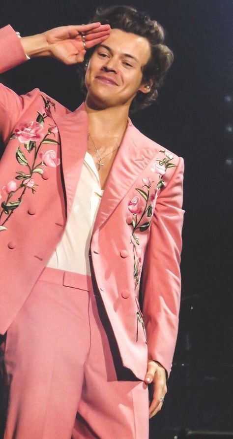 Harry Styles Outfit Ideas, Harry Styles Imagine, Harry Styles One Direction, Harry Styles Nails, Harry Styles Outfit, Harry Styles Aesthetic, Harry Styles Live, Haikou, Harry Styles Wallpaper