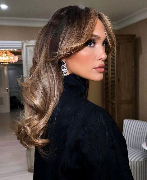 Jlo Hair Colors, Jennifer Lopez Hair Color, Highlights Brown Hair Balayage, Jlo Hair, Hair For Round Face Shape, Jennifer Lopez Hair, Hairdo Wedding, Brown Hair Balayage, Highlights Brown Hair