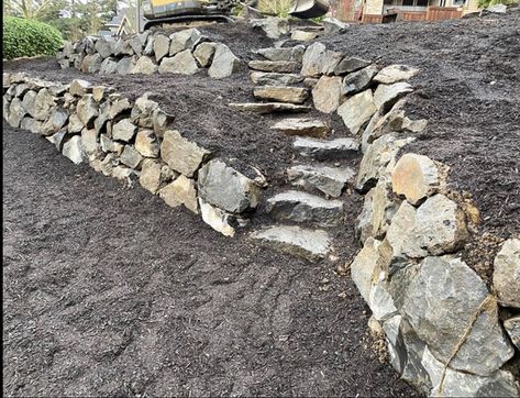 Stone Wall Garden Ideas, Acreage Landscaping, Stone Walls Garden, Sloped Backyard Landscaping, Simple Front Yard Landscaping, Ideas Front Yard Landscaping, Simple Front Yard, Yard Landscaping Simple, Sloped Backyard