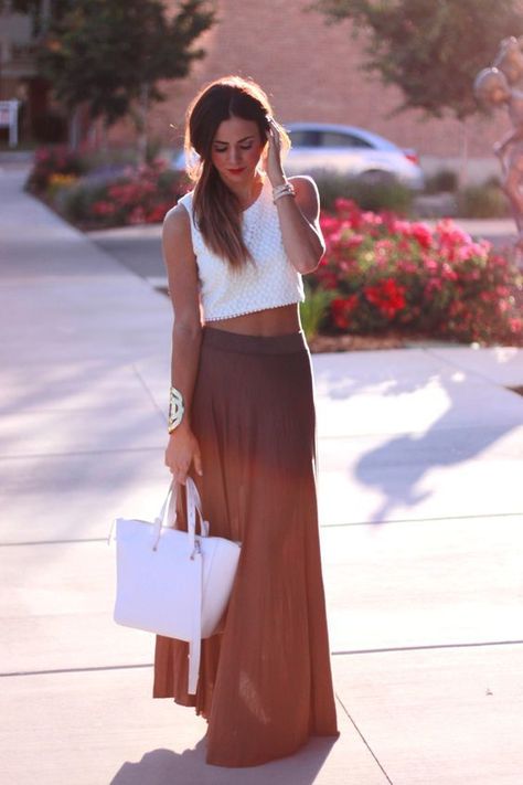 This combo of a white cropped top and a brown maxi skirt is a safe bet for an effortlessly cool look.   Shop this look on Lookastic: https://lookastic.com/women/looks/white-cropped-top-brown-maxi-skirt-white-tote-bag/17041   — White Cropped Top  — Brown Maxi Skirt  — Gold Bracelet  — White Leather Tote Bag Kimono Lingerie, Bohol, Skirt Maxi, Crop Top Outfits, Maxi Skirts, Mode Inspiration, Fashion Sense, Playsuit, Look Fashion