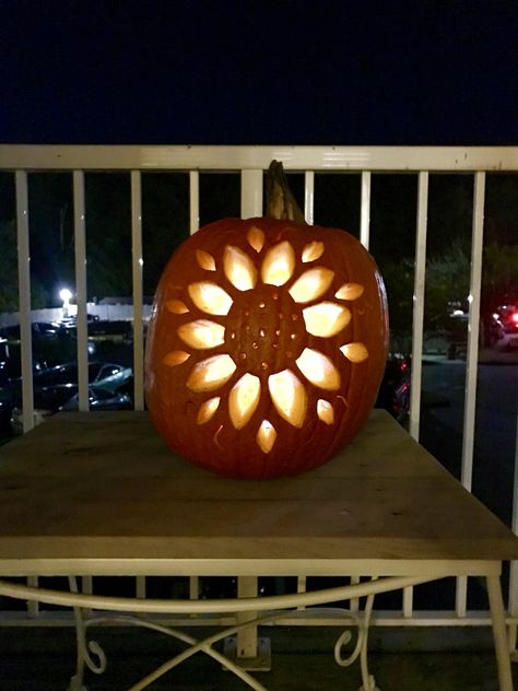 Sunflower Pumpkin Carving Design with LED light. Created this beautiful design with just the basic tools that come in a carving kit purchased from Target. Easy and beautiful. Pumpkin Carving Ideas Easy Creative, Sunflower Pumpkin Carving, Pumpkin Carving Ideas Easy, Easy Pumpkin Carving Ideas, Awesome Pumpkin Carvings, Pumpkin Carved, Cute Pumpkin Carving, Pumkin Carving, Sunflower Pumpkin