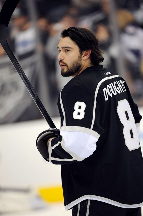 Drew Doughty warms up for the Stanley Cup Finals Drew Doughty, Nhl Hockey Players, La Kings Hockey, Kings Hockey, Wallpapers For Desktop, Hockey Life, Los Angeles Kings, Hockey Stick, Hockey Teams