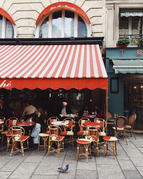 Parisian cafés Italian Coffee Shop, Street Restaurant, Bistro Kitchen, Paris Bistro, Italian Bistro, Italian Cafe, Focus On The Good, Live Girls, Paris Cafe