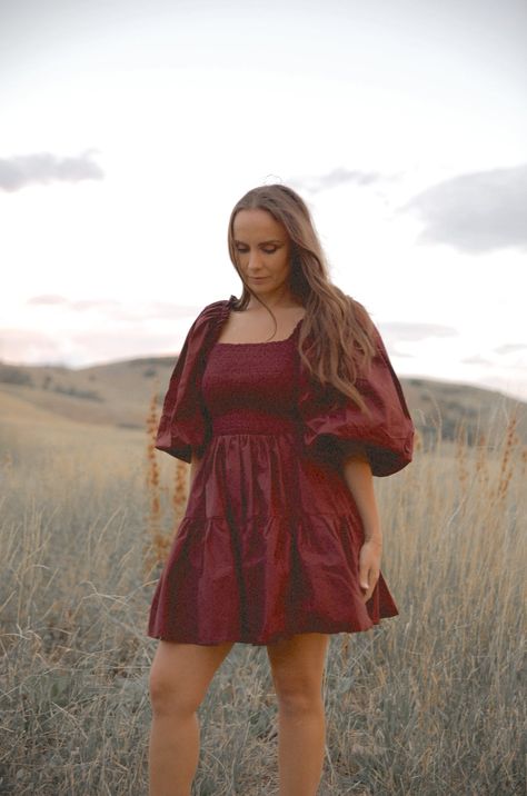 Family Pictures Outfits Fall, Red Puff Sleeve Dress, Fall Dresses Casual, Late Summer Outfits, Dress Maroon, Early Fall Outfits, Unique Clothes For Women, Tiered Mini Dress, Dresses Casual Fall