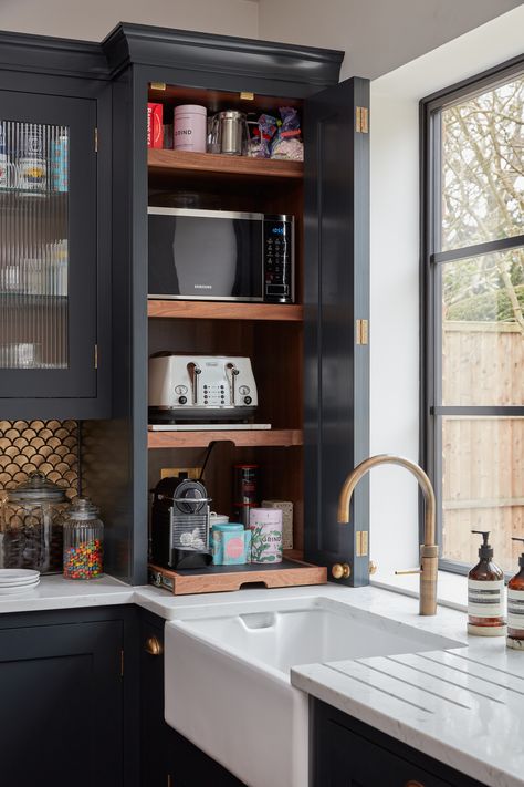 Breakfast Cupboard, Cupboard Living Room, Dresser In Living Room, Herringbone Kitchen, Corner Cupboard, Kitchen Remodel Design, Kitchen Corner, Kitchen Dinning, Kitchen Extension