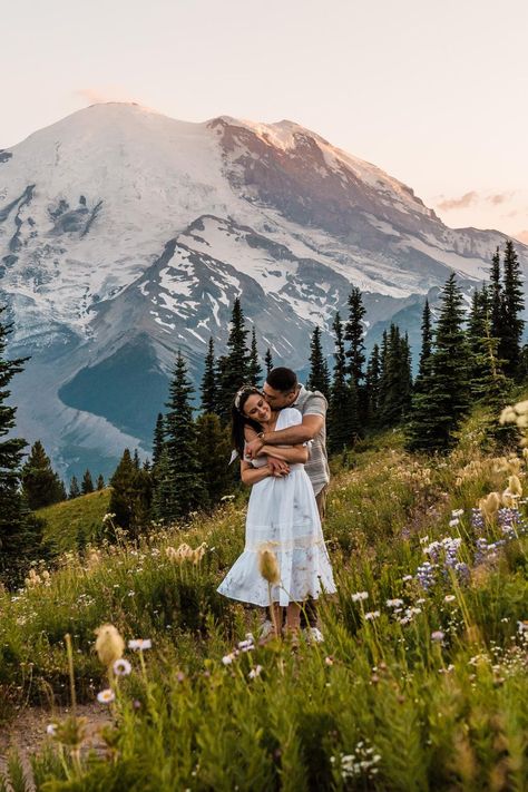 Stunning Engagement Photos, Rocky Mountain National Park Photoshoot, Engagement Photo Boho, Mount Rainier Couples Photos, Pacific Northwest Engagement Photos, Mount Rainier Engagement Photos, Mt Rainier Photoshoot, Mt Rainier Engagement Photos, Pnw Couples Photography