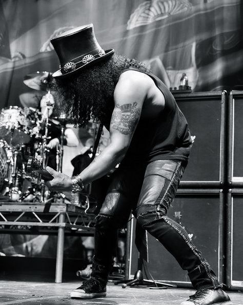 Slash - Apocalyptic Love (Released 22nd May 2012) Saul Hudson, Velvet Revolver, Keep Rocking, Best Guitarist, Guitar Hero, Foo Fighters, Music Legends, I Love Music, Music Stuff