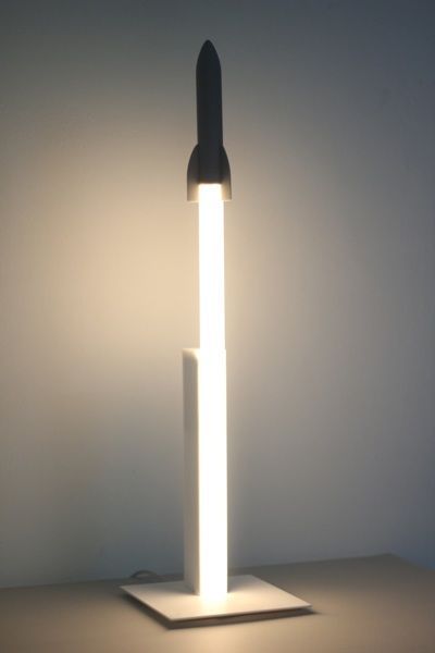 Arnout Meijer, a designer in Amsterdam, made this desk lamp that he calls Get Ready for Launch. It's a minimalist design that neatly mimics the image of a rocket launching off the surface of a planet, presumably on its way destroy Earth with a doomsday device. It's ideal for workspaces that need inspiration and enthusiasm.-via Fubiz... Luminaria Diy, Rocket Lamp, Cool Lamps, Plywood Furniture, Diy Desk, Desk Lamps, Lamp Design, Lava Lamp, 3d Print