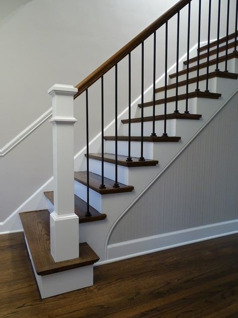 Modern Farmhouse Stairs, Modern Farmhouse Staircase, Stair Railing Makeover, Farmhouse Stairs, Staircase Styles, Stairs Renovation, Stair Rails, Foyer Staircase, Staircase Railing Design