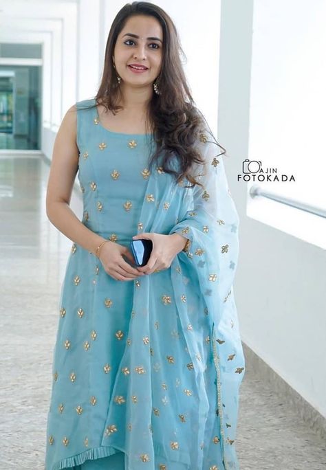 Nikhila Vimal, Salwar Design, Stylish Kurtis Design, Fashion Show Dresses, Basic Mehndi, Churidar Designs, Fancy Suit, Fancy Sarees Party Wear, Anarkali Kurti