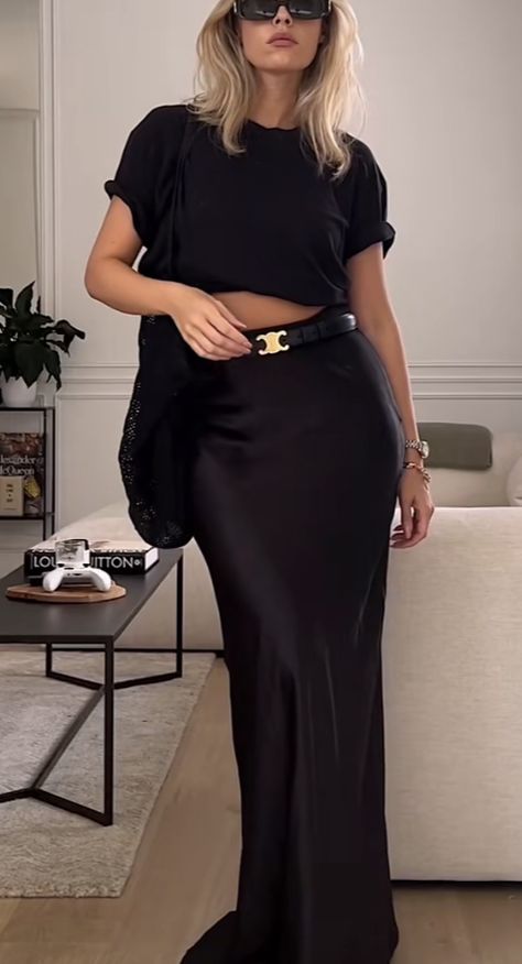 Silk Maxi Skirt Outfit Fall, Black Silk Maxi Skirt, Silk Black Skirt Outfit, Maxi Satin Skirt Outfit, Long Satin Skirt Outfit, Silk Maxi Skirt Outfit, Satin Maxi Skirt Outfit, Satin Skirt Outfit Classy, Black Satin Skirt Outfit