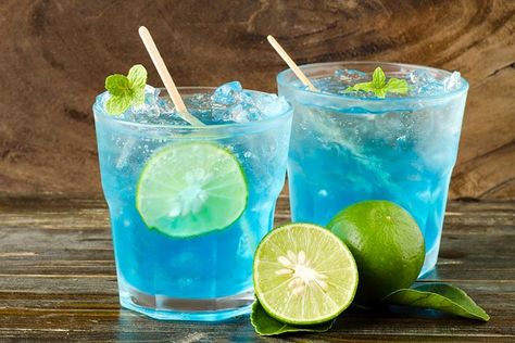 Minty Save Image: iStock This is a perfect drink to refresh you and soothe your nerves! You will need: 1 large English cucumber, peeled, seeded and chopped Blue Colored Drinks, Blue Punch Recipe, Tropical Drink Recipes, Hawaiian Drinks, Alcoholic Punch Recipes, Non Alcoholic Punch, Blue Punch, Baby Shower Punch, Cocktail Fruit