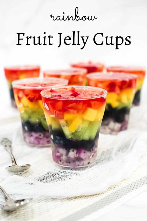 These fruit jelly cups are made with layers of strawberries, mangoes, kiwi, blueberries and dragon fruit for easy rainbow colored dessert. #fruitjellycups #fruitjellycup #howtomakefruitjellycups #fruitagaragar #decoratedtreats Jelly In Cup, Mixed Fruit Jelly Recipe, Rainbow Jello Cups, Watermelon Gelatin Fruit Bowl, Rainbow Jelly Cups, Alcohol Infused Fruit, Fruit Jelly Recipe, Jello With Fruit, Fruit Cupcakes