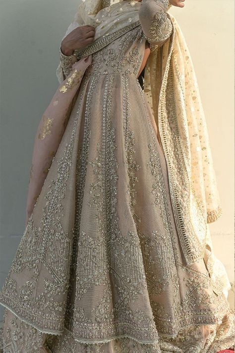 Nikkah Bride, Desi Dress, Desi Wedding Dresses, Nikkah Dress, Asian Bridal Dresses, Eid Outfits, Pakistani Wedding Outfits, Pakistani Fancy Dresses, Beautiful Pakistani Dresses