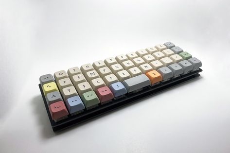 This features an OLKB Planck mechanical keyboard with an ortholinear layout with keycaps based off Dieter Rams. Ortholinear Keyboard, Dieter Rams, Mechanical Keyboards, Computer Room, Mechanical Keyboard, Industrial Design, Keyboard, Layout, Computer