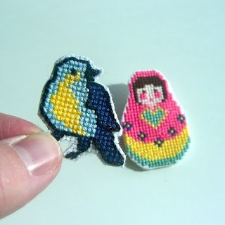 turning a cross-stitch sample into a brooch. Happy Song, Brooch Diy, Beaded Cross Stitch, Diy Cross Stitch, Accessories Diy Jewelry, How To Turn, Diy Embroidery, So Sweet, Perler Beads