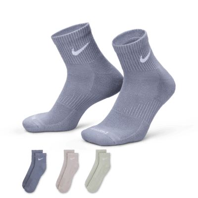 Find the Nike Everyday Plus Cushioned at Nike.com. Nike Socks, Ankle Socks, Christmas List, Free Delivery, Socks, Gift Ideas, Train, Nike, Christmas