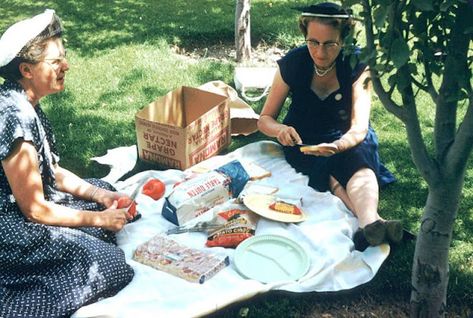 Picnic Photos, Jimmy Webb, Haunting Photos, Vintage Picnic, Teddy Bear Picnic, Piece Of Bread, People Eating, Beautiful Evening, Vintage Portraits