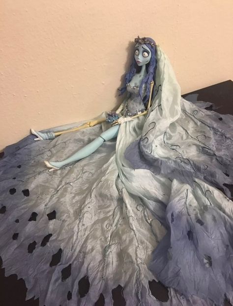 Corpse Bride Doll, Tim Burton Corpse Bride, Spiderman Web, Classy Halloween Costumes, Vintage Porcelain Dolls, Tim Burton Art, Alice Angel, Tim Burton Films, Tim Burton Movie