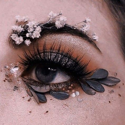 Beauty Is Terror, Walking Backwards, Allison Argent, Eye Makeup Designs, Creative Eye Makeup, Aesthetic Eyes, Caroline Forbes, Creative Eye, Eye Makeup Art