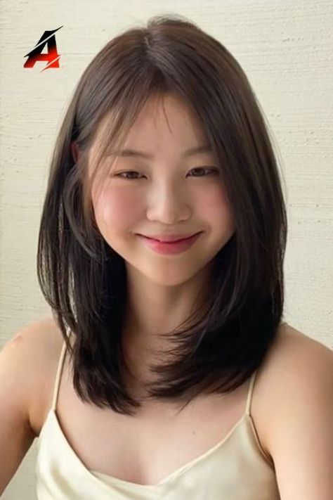 . Short Hairstyle Low Maintenance, Medium Short Hairstyle Women Straight, Korean Lob Haircut, Korean Women Haircut, Asian Girl Haircut, Korean Short Hair For Chubby Face, Short Asian Hair, Pretty Hair Cuts, Lob Cut