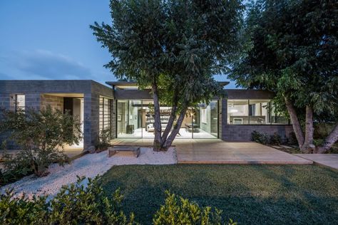 Bare House by Jacobs-Yaniv Architects 200 Sqm House Design, 200sqm House, Concrete Block House, Small Sitting Rooms, New Modern House, Concrete Block Walls, Patio Grande, House Interior Design, Concrete House