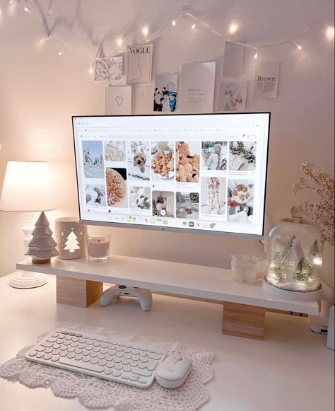 Gaming Set Up Aesthetic, Ghibli Autumn, White Gaming Setup, White Desk Setup, Gaming Aesthetic, Pretty Desks, Cozy Gaming, Cozy Desk, Study Desk Decor