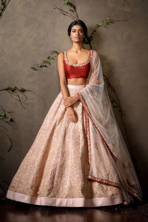 Wedding Reception Lehenga, Bridal Choli, Beige Lehenga, Pink Wedding Receptions, Lehenga Bridal, Bridesmaid Lehenga, Reception Lehenga, Lehenga Blouse, Indian Dress