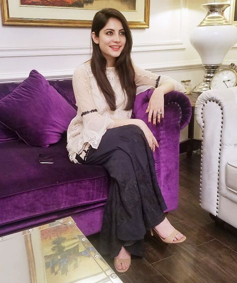 A candid click of very gorgeous  #NeelamMuneerKhan  during today's live session on APDP fb page for #DilMomKaDiya ❤  @neelammuneerkhan… Neelam Munir, Neelam Muneer, Causal Dresses, Women Blouses Fashion, Simple Pakistani Dresses, Stylish Dress Book, Stylish Dresses For Girls, Pakistani Dress Design, Pakistani Actress