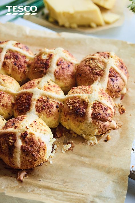 Hot Cross Bun Loaf Recipe, Fluffy Hot Cross Buns Recipe, Hot Cross Bun Cheesecake, Easter Baking Ideas, Hot Cross Bun Flavours, Ostara Hot Cross Buns, Savory Bakes, Cross Buns Recipe, Bake Ideas