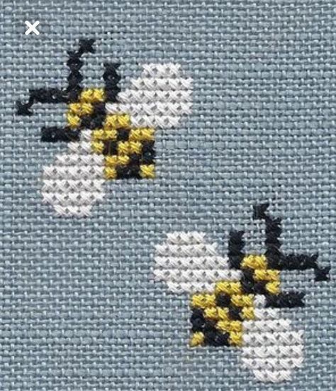 Crossstich Pattern Flowers Free, Cross Stitch Bee Pattern, Tiny Cross Stitch Flowers, Bee Cross Stitch Pattern Free, Cross Stitch Flowers Simple, Cross Stitch Bee, Bee Cross Stitch, Cross Stitch Embroidery Patterns, Easy Cross Stitch