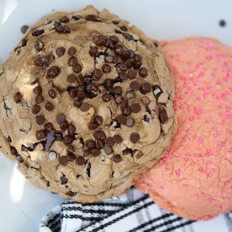 tiktok cloud bread final photo with chocolate chip cloud bread stacked on top of strawberry cloud bread Strawberry Cloud Bread, Easy Cloud Bread Recipe, Whole Lotta Yum, Microwave Dessert, High Protein Low Carb Recipes, Keto Chocolate Chips, Cloud Bread, Fun Baking, Dehydrated Fruit