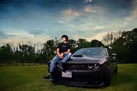 More creative senior photos - taking senior pictures to the next level 1 Senior Picture With Car, Senior Pictures Unique, Outdoor Senior Pictures, Cool Backdrops, Black And White Effect, School Senior Pictures, High School Senior Pictures, Senior Guys, Business Headshots