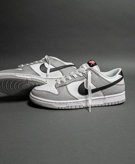 Nike Dunks Aesthetic, Dunks Aesthetic, Wmns Air Jordan 1, Dunk Low Nike, Outfits Hombre, Swag Shoes, Air Jordan 1 Mid, Jordan 1 Mid, Nike Dunk Low