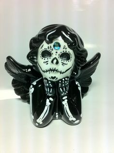 Sugar Skull Angel, Dia De Los Muertos Halloween Fest, Goth Home, A Skeleton, Creepy Dolls, Halloween Make, Hallows Eve, Art Plastique, Dia De Muertos, Holidays Halloween